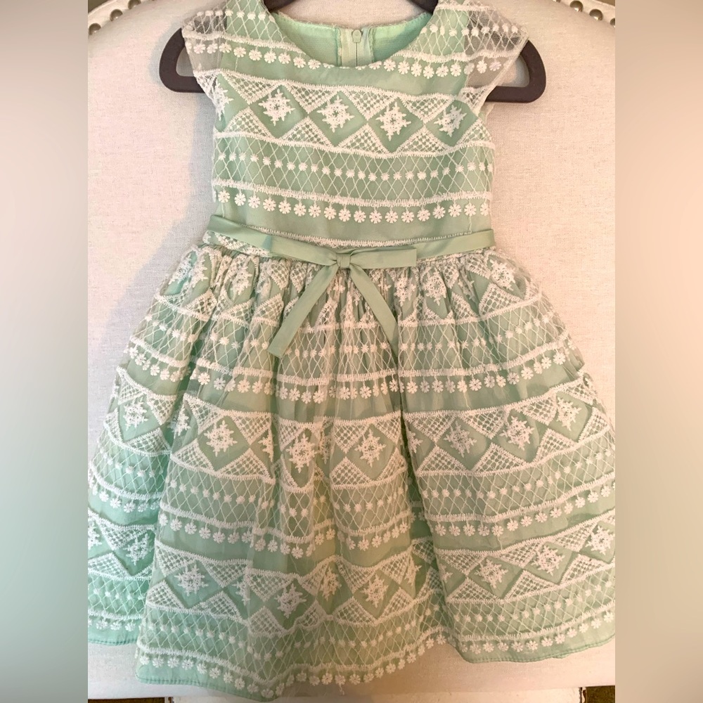 Sweet Kid’s USA girls dress size 2T. Ivory lace over a mint green lining.